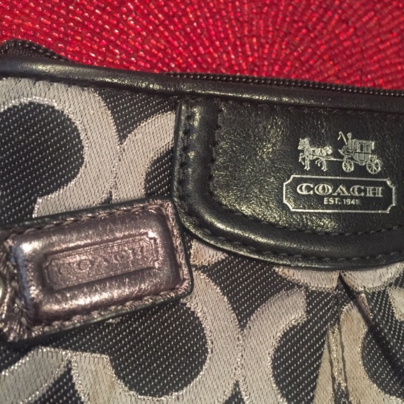 Coach wristlet - Picture 2 of 8